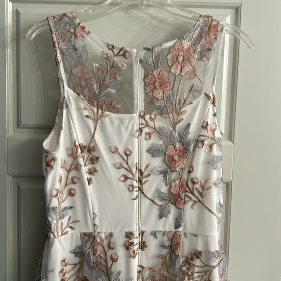Adrianna Papell embroidery dress. Sheer overlay with white slip underlay. - Picture 5 of 7